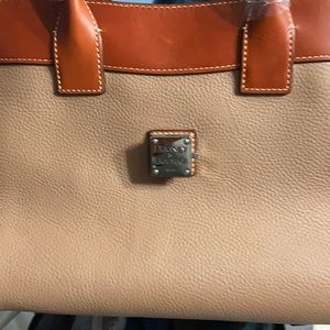 Dooney&Bourke purse brand new 150 retails at 400